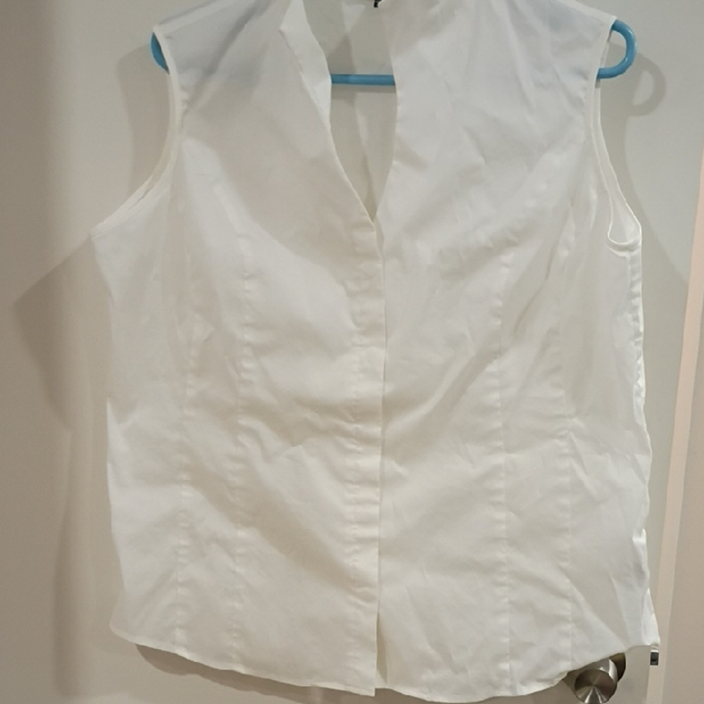 Misook White Sleeveless Blouse